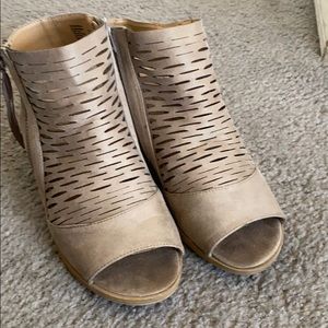 A beautiful detailed tan sandals